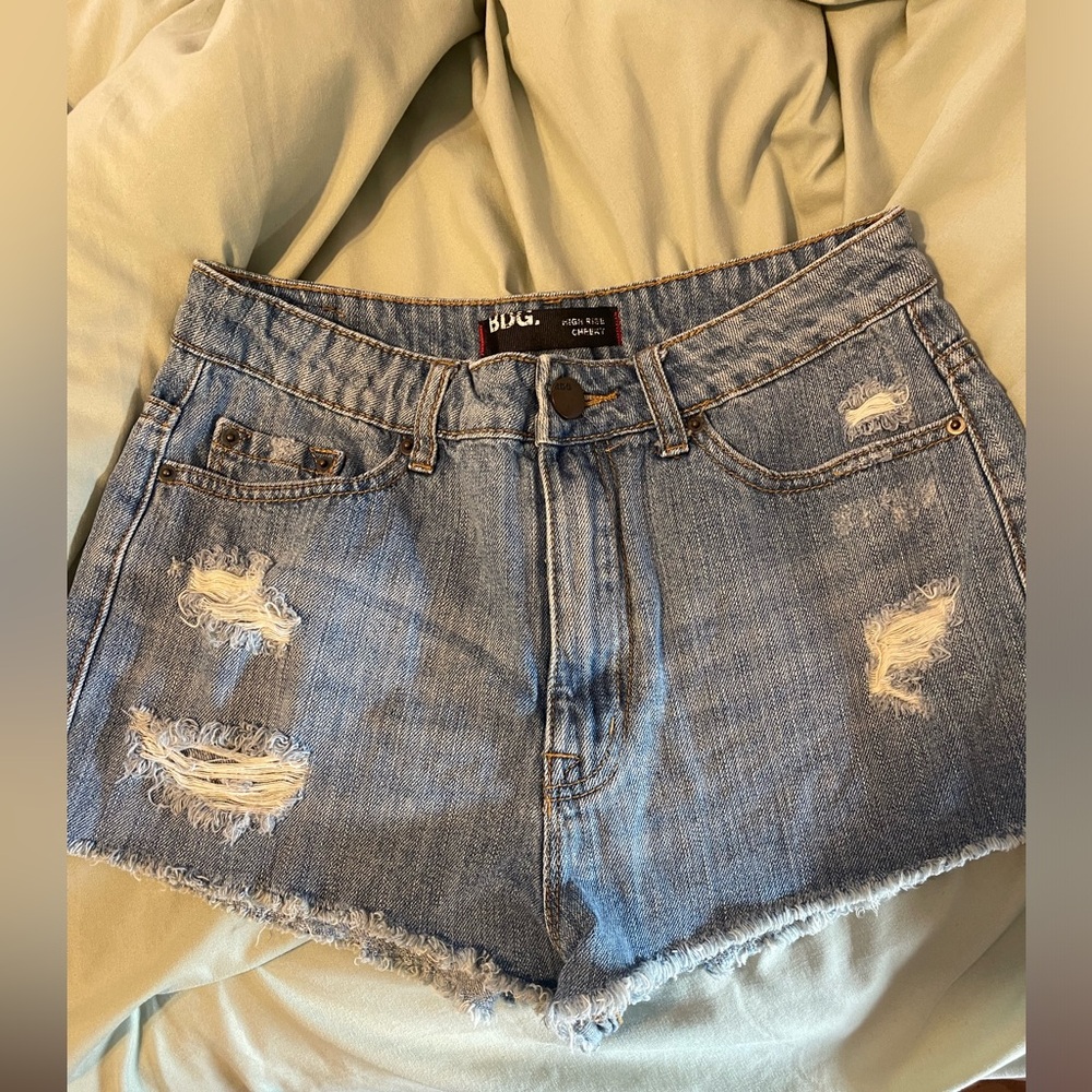 BDG High Rise cheeky Jean shorts size 28